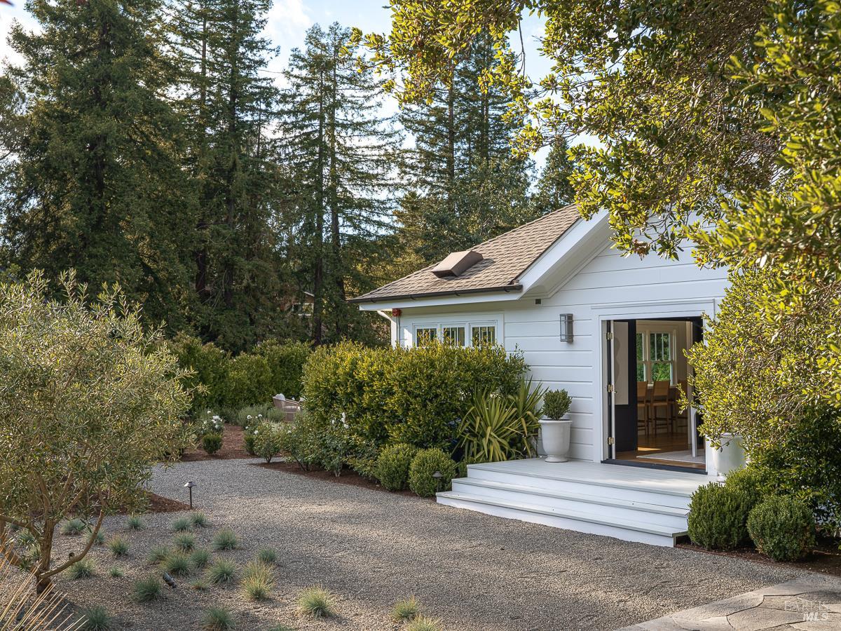 555 Magnolia Avenue