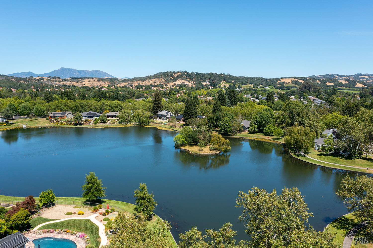 9211 Lakewood Drive