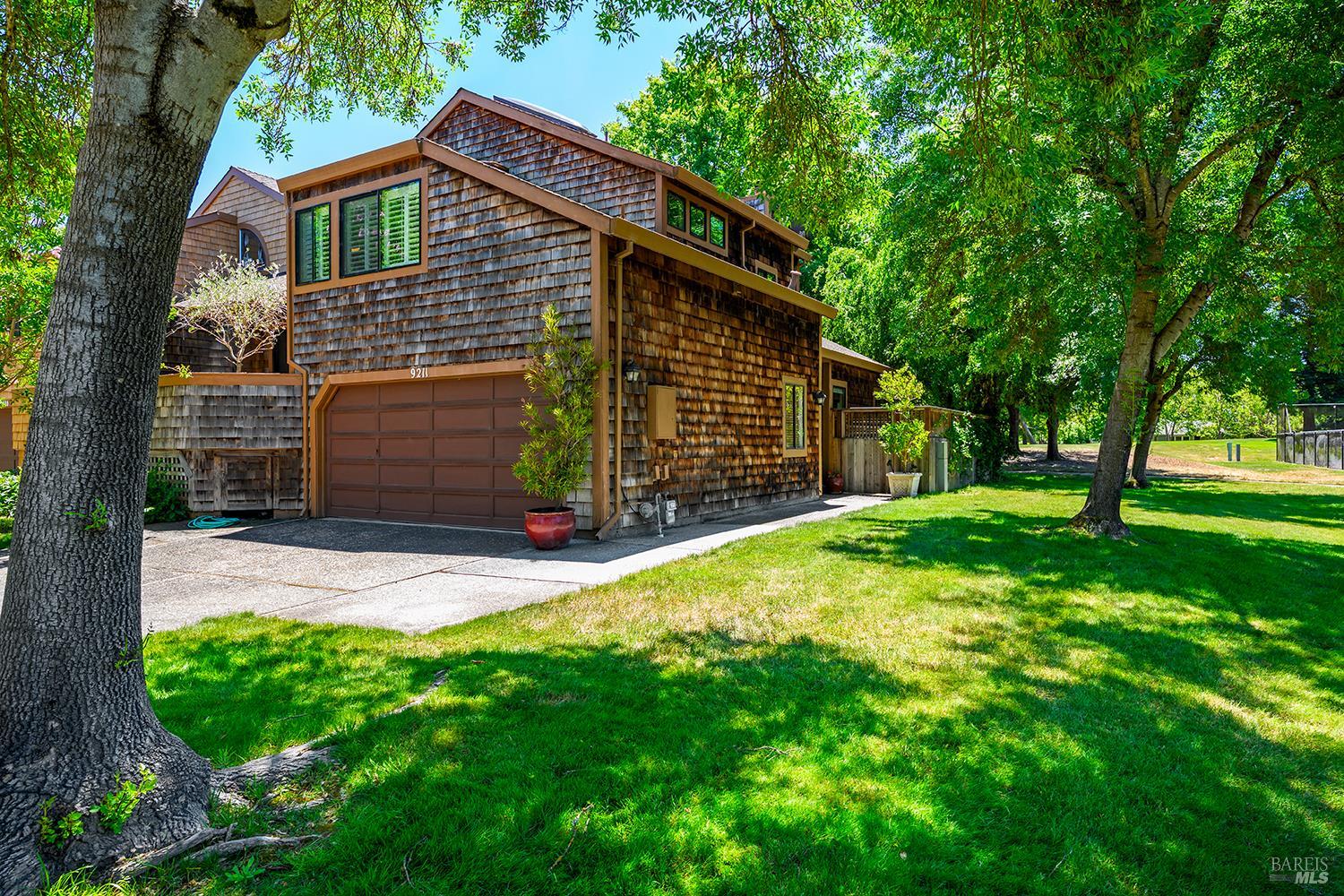 9211 Lakewood Drive