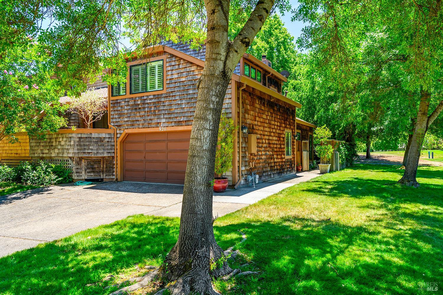9211 Lakewood Drive