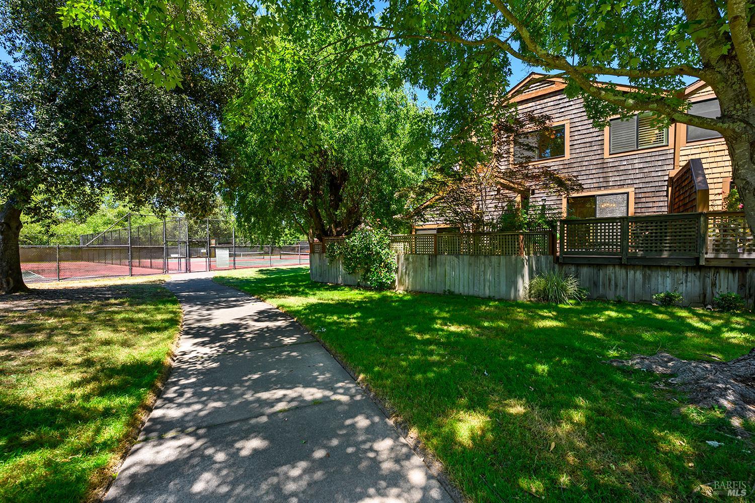 9211 Lakewood Drive