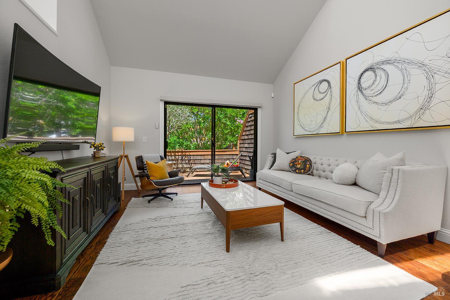 9211 Lakewood Drive