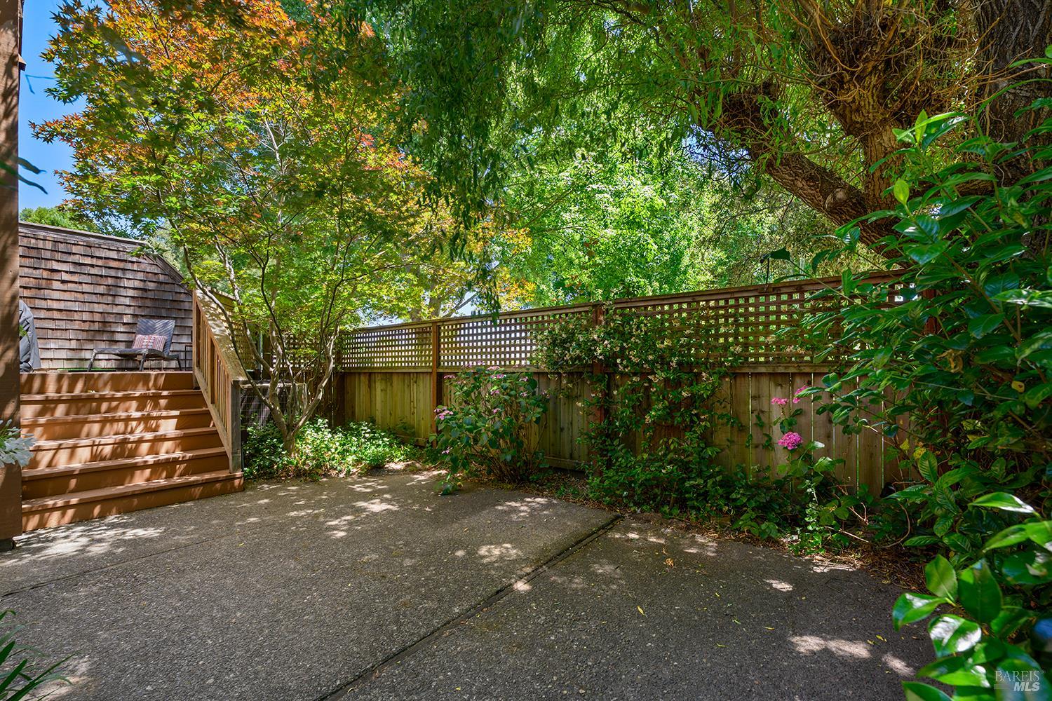 9211 Lakewood Drive