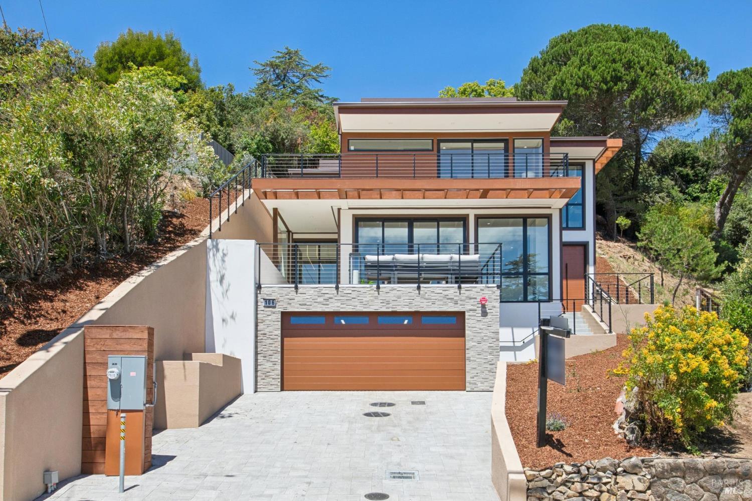 106 Walnut Avenue