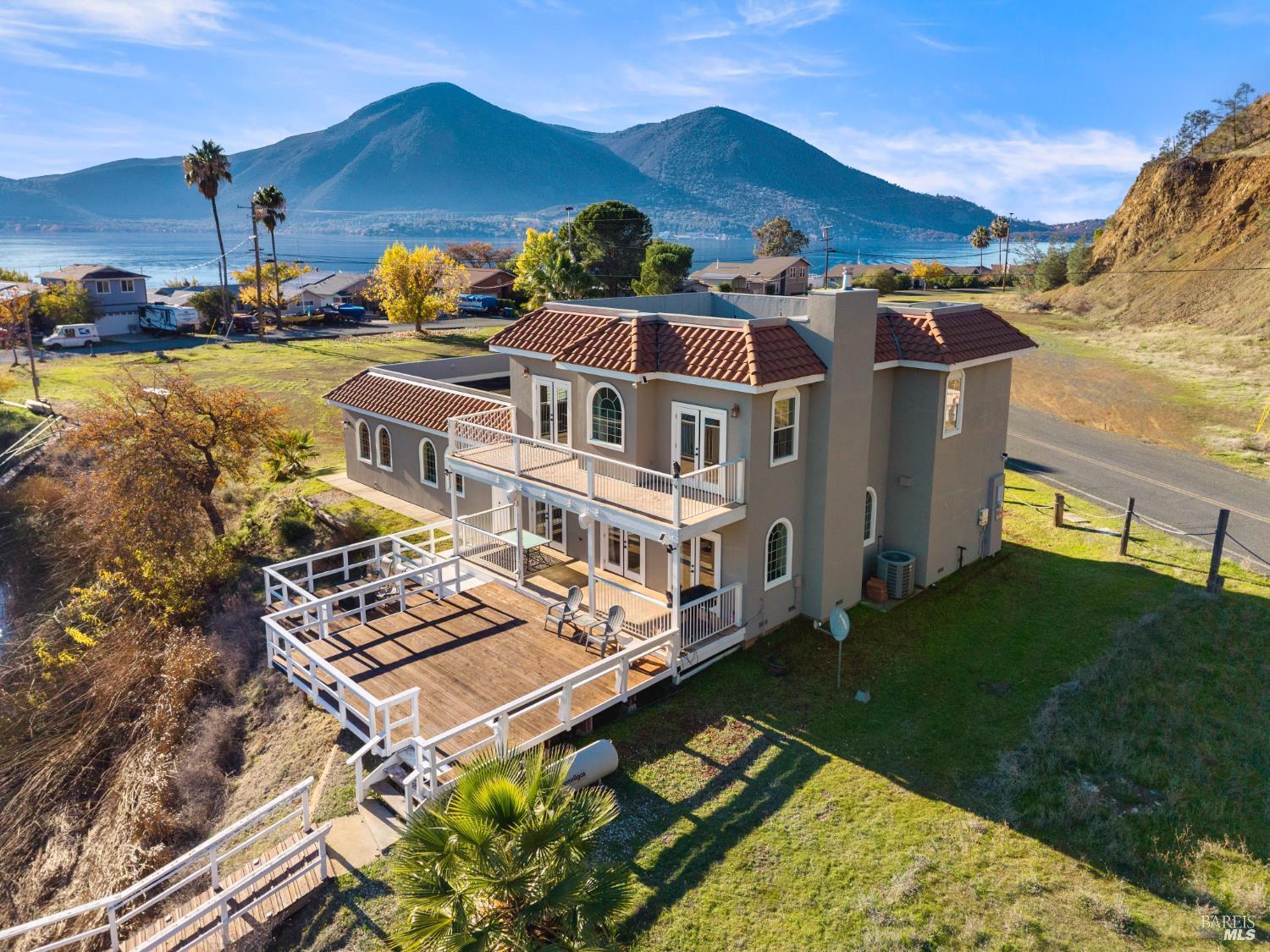 1115 Lakeshore Drive
