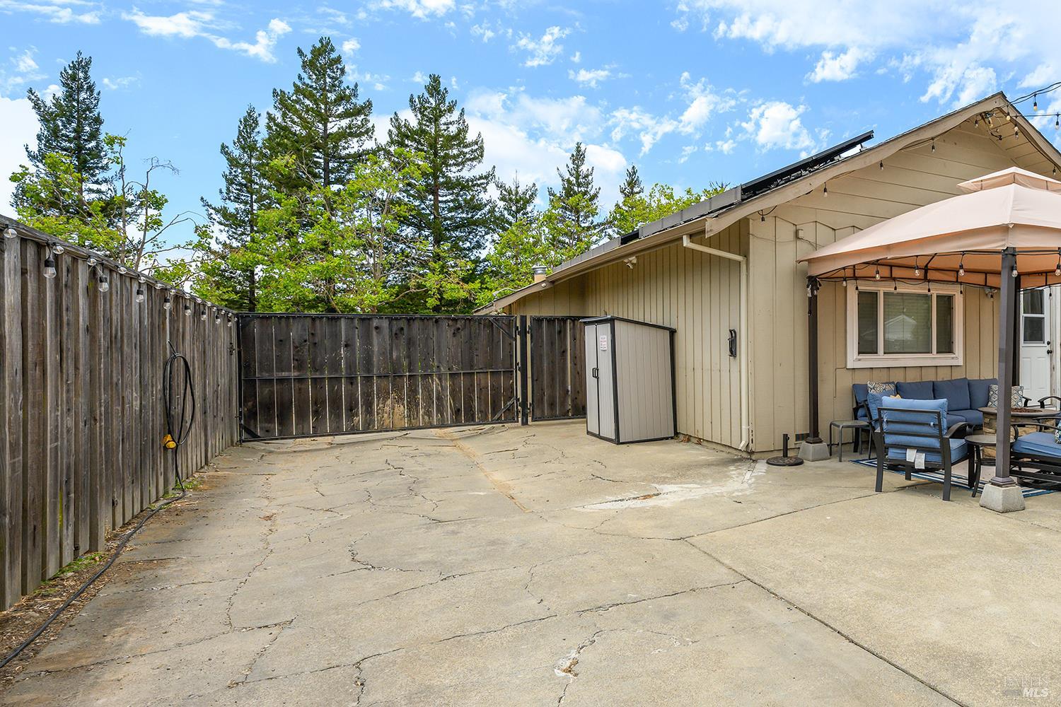 1682 Peterson Lane
