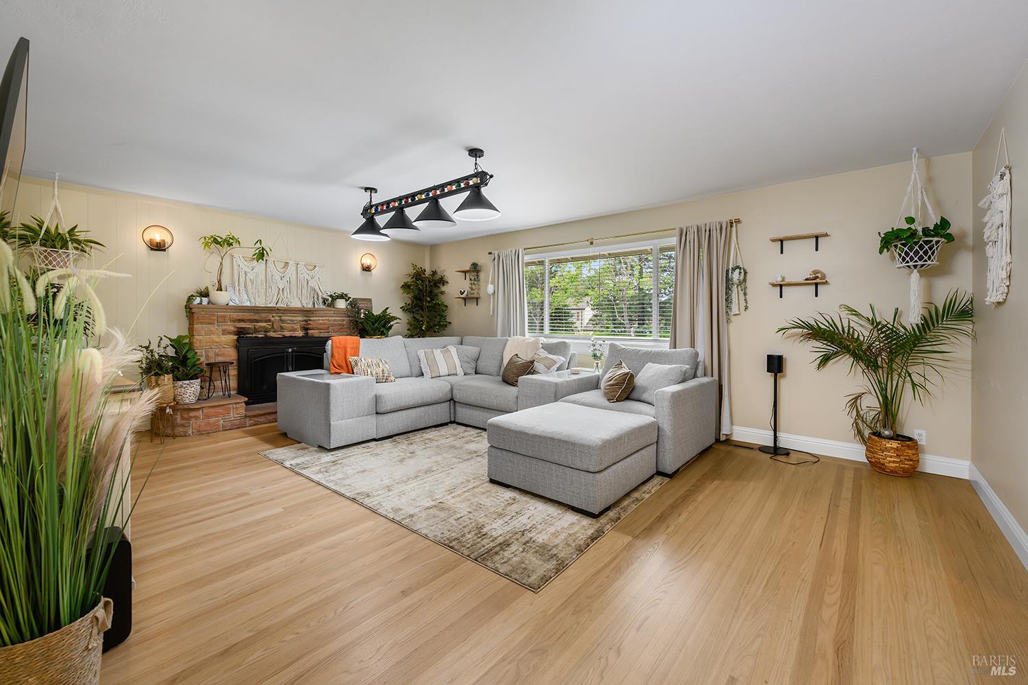 1682 Peterson Lane