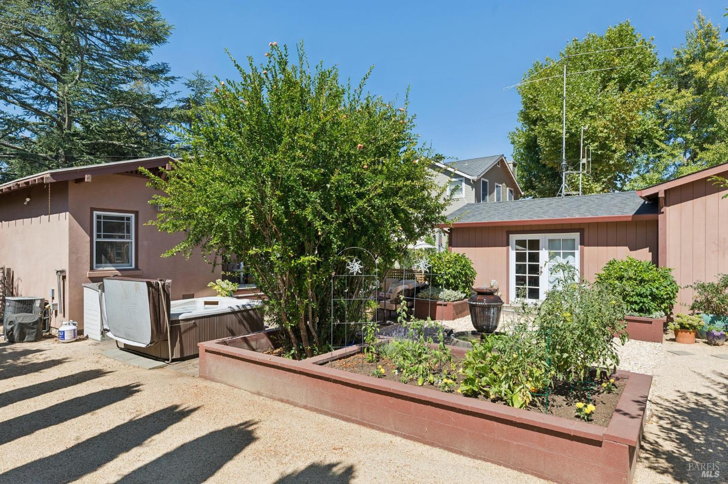 1734 Vineyard Avenue