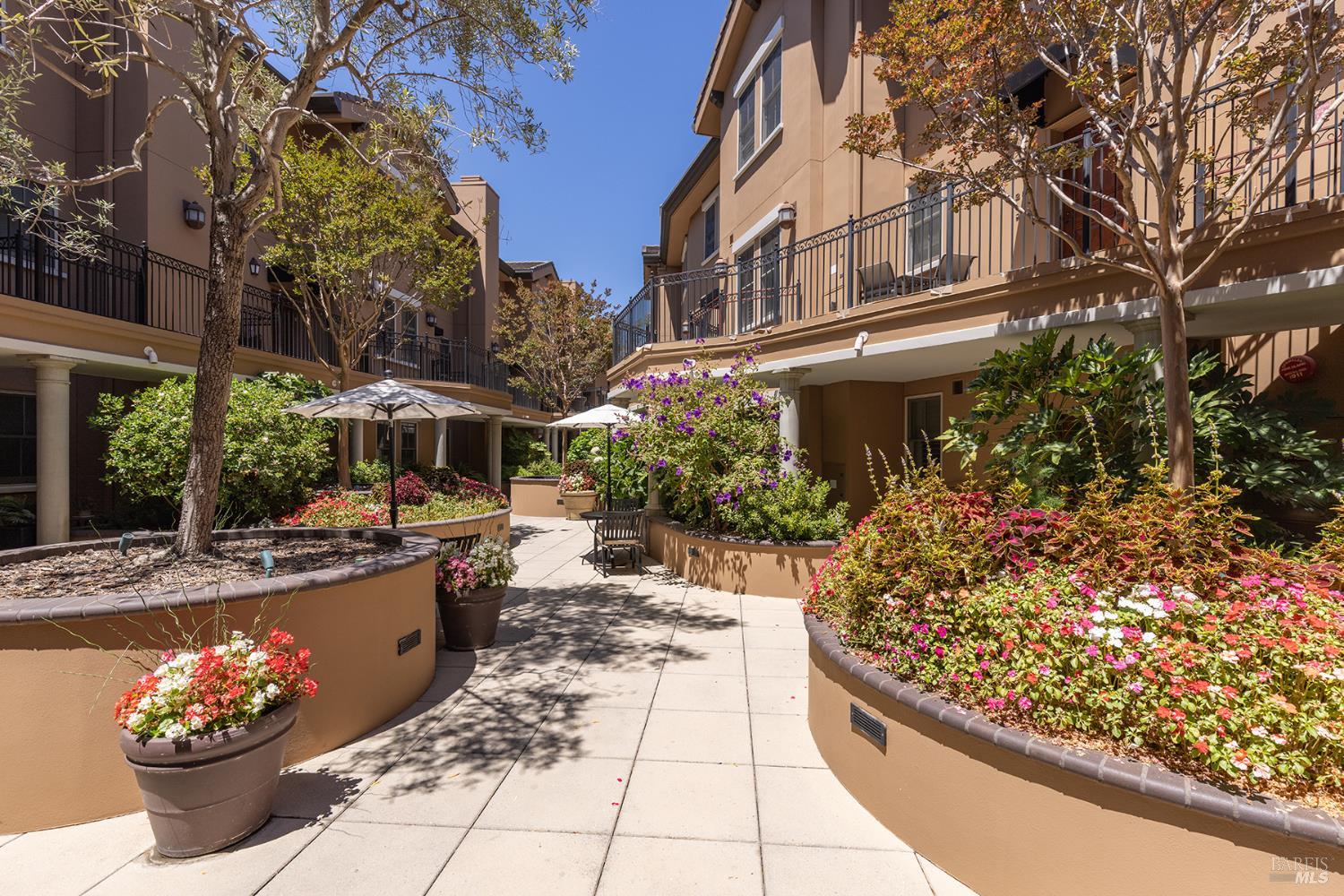 588 Main Street Unit: #212