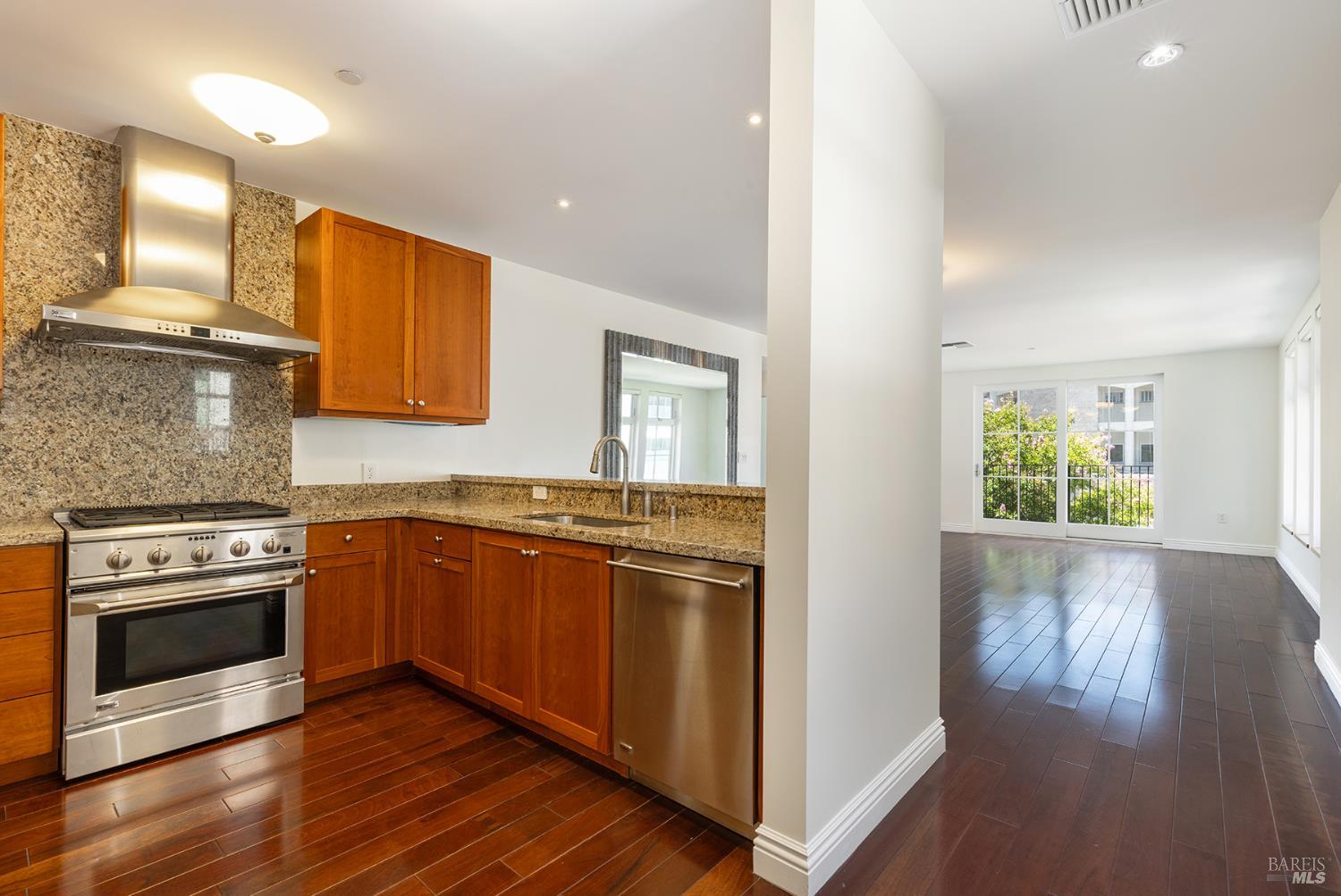 588 Main Street Unit: #212