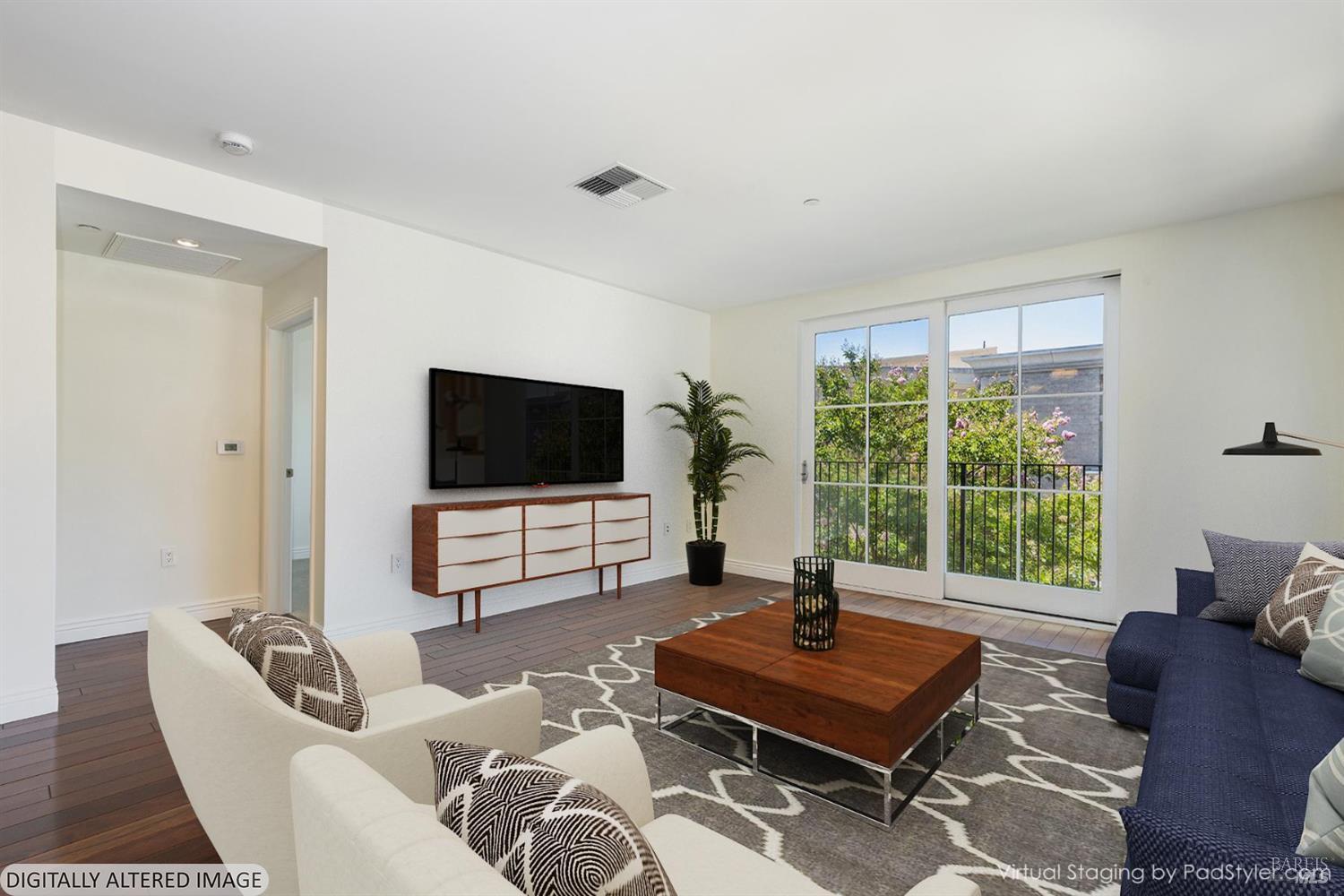 588 Main Street Unit: #212
