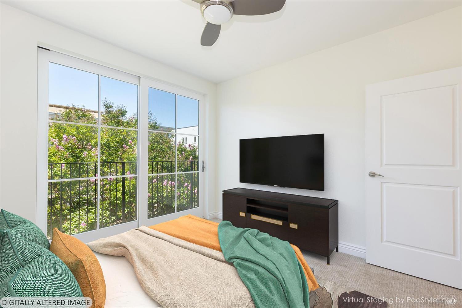 588 Main Street Unit: #212