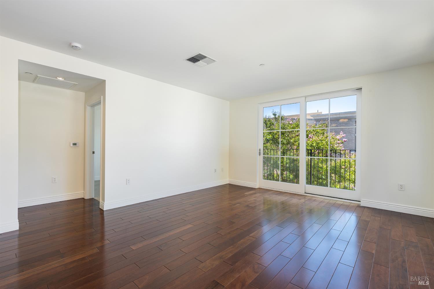 588 Main Street Unit: #212