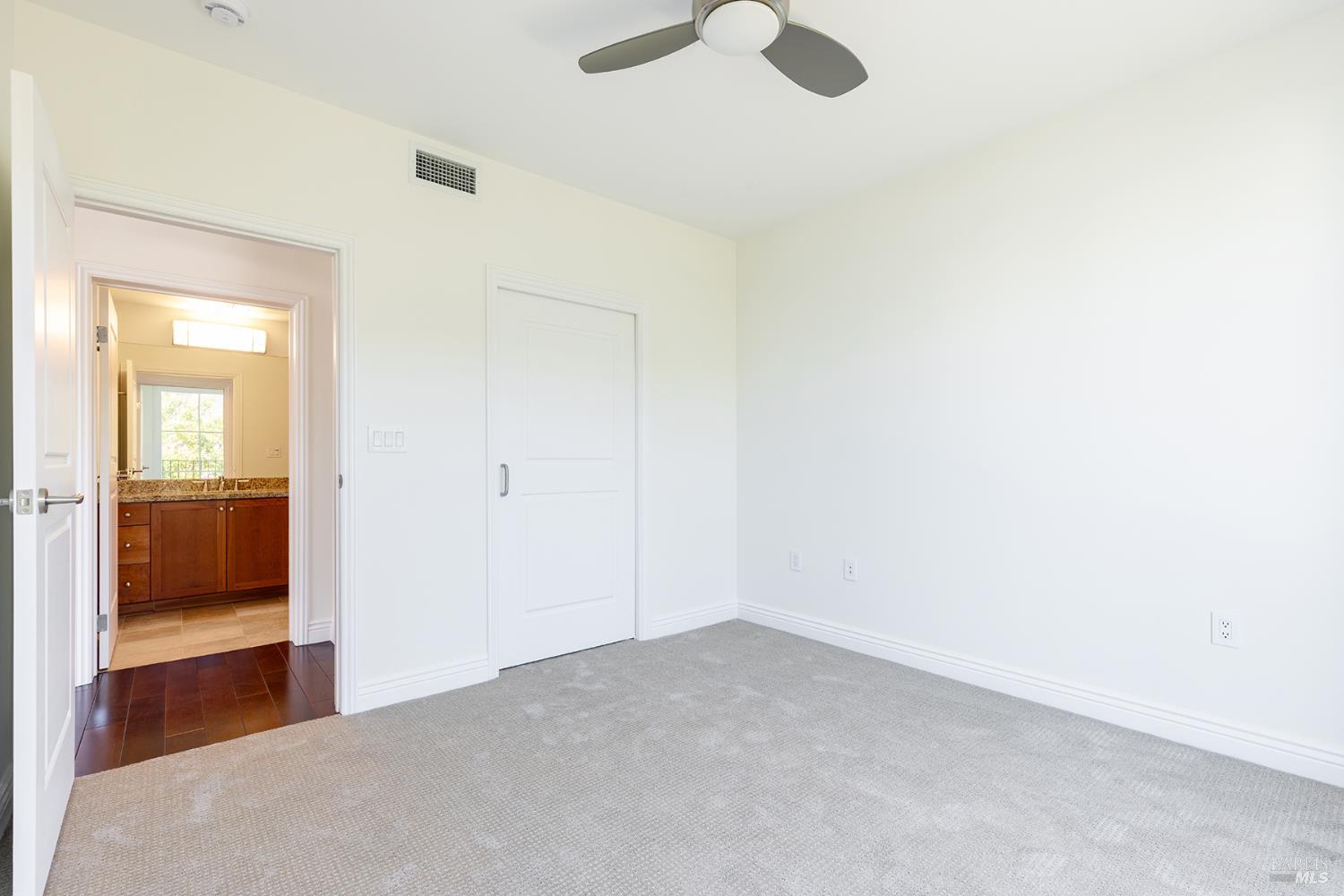 588 Main Street Unit: #212