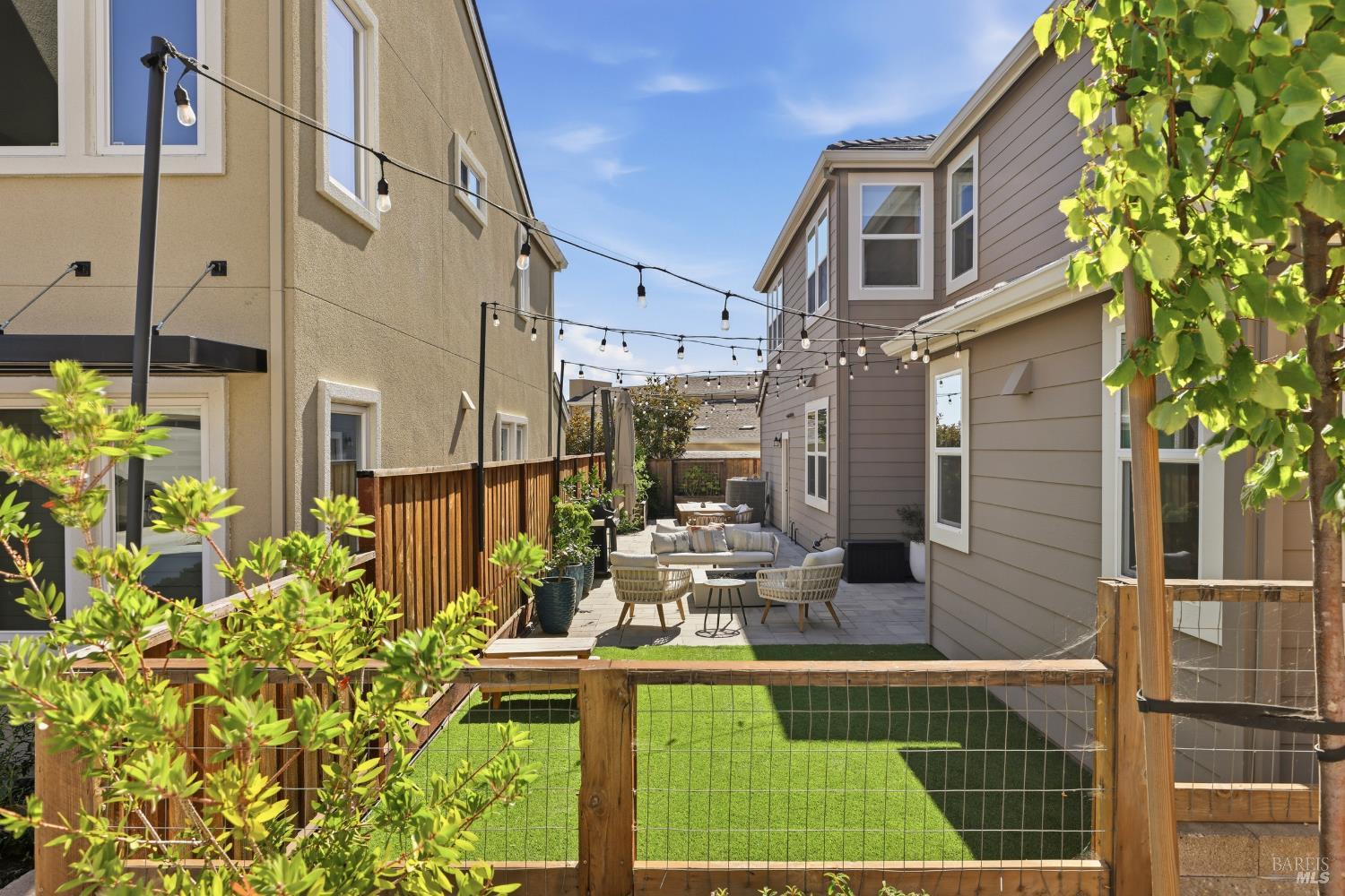 547 Sapphire Street