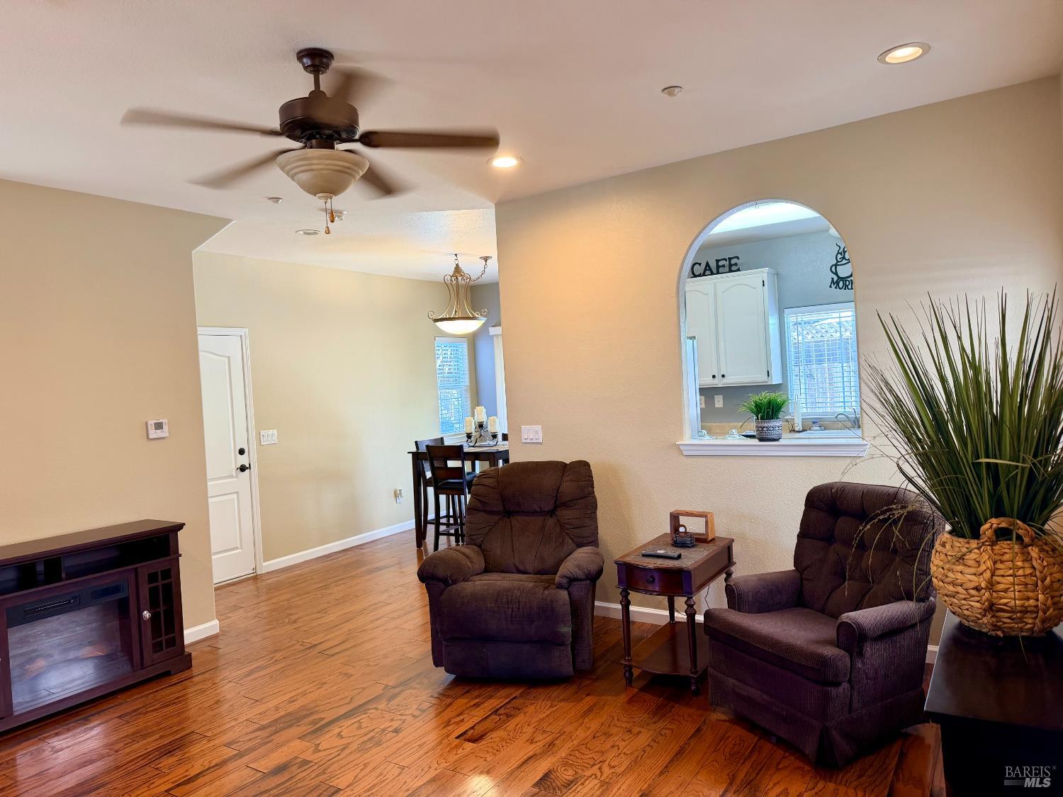 34 W Brookside Drive