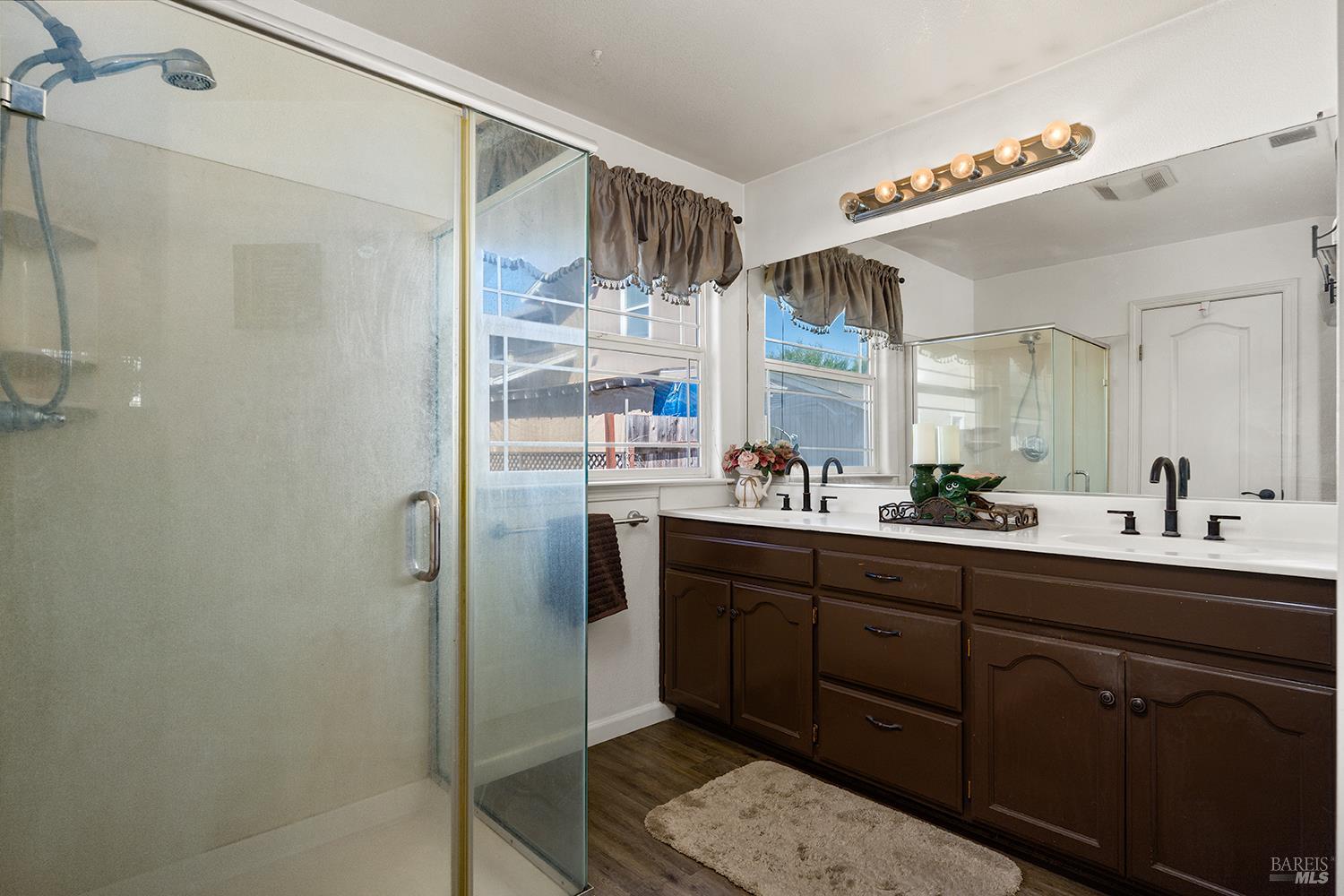 34 W Brookside Drive
