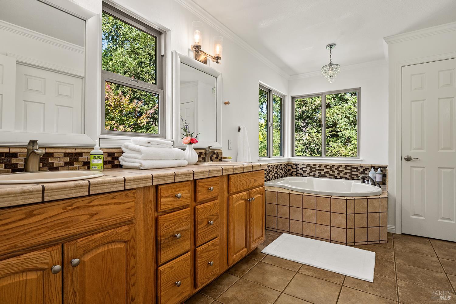 231 Zinfandel Road