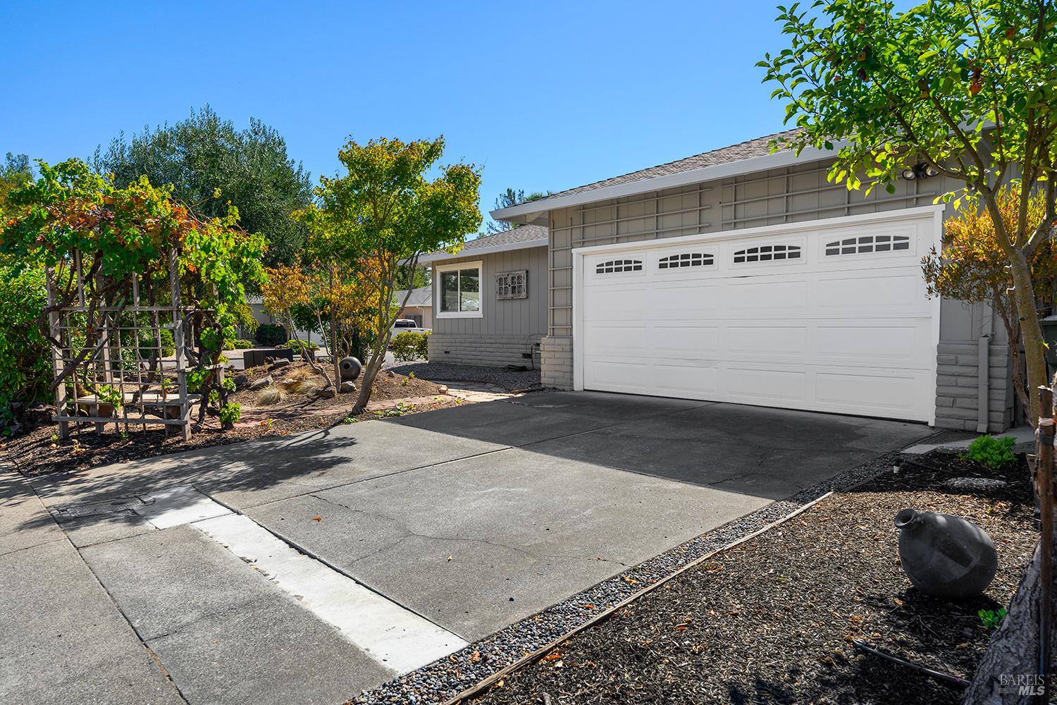 1015 Manor Drive