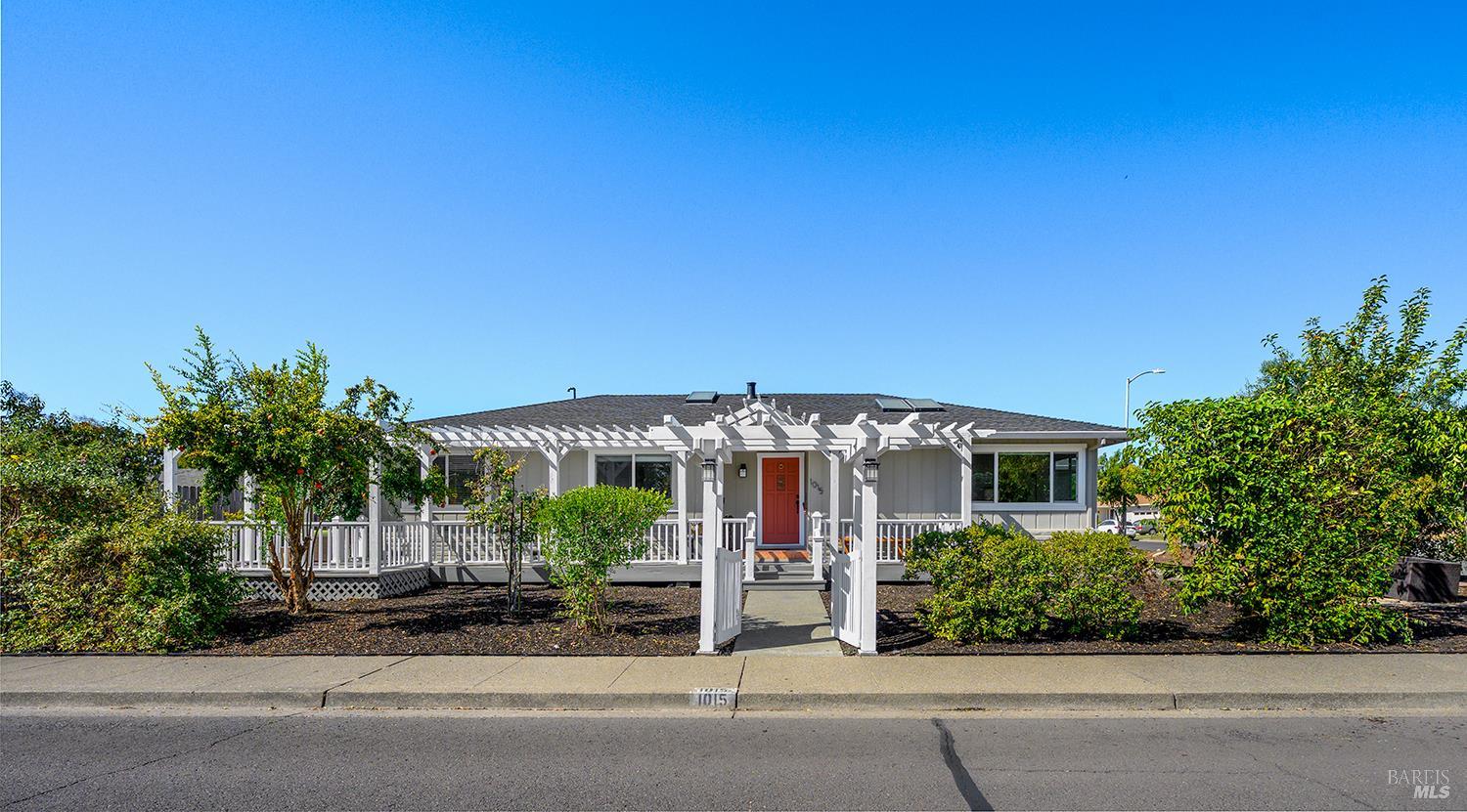 1015 Manor Drive