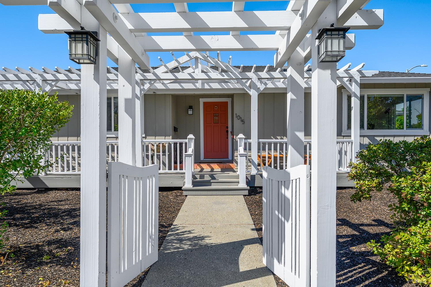 1015 Manor Drive