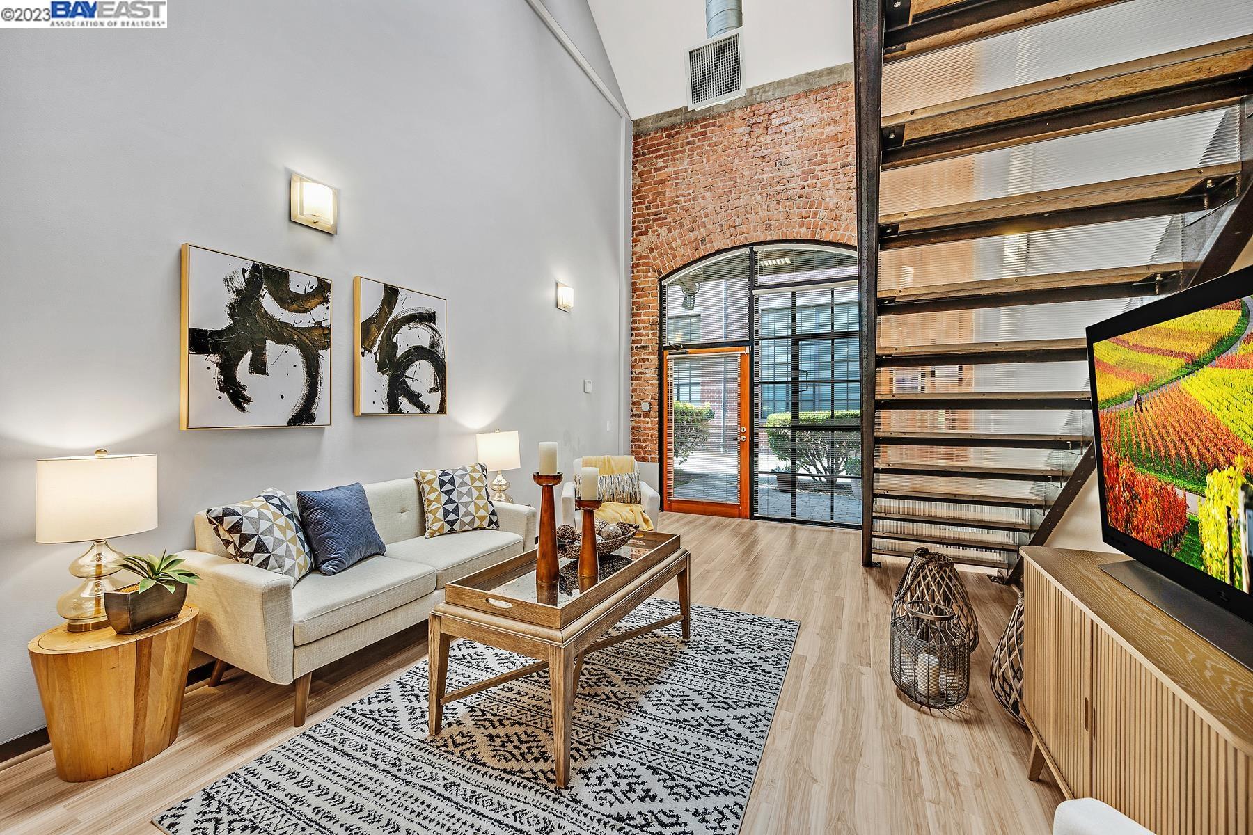 425 E 11Th Street Unit: #4