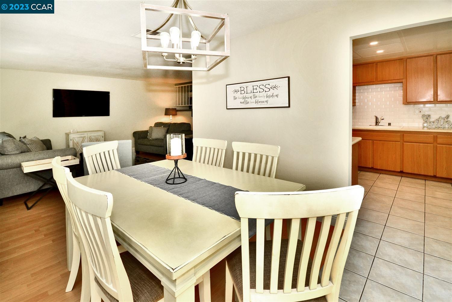 76 Fountainhead Ct