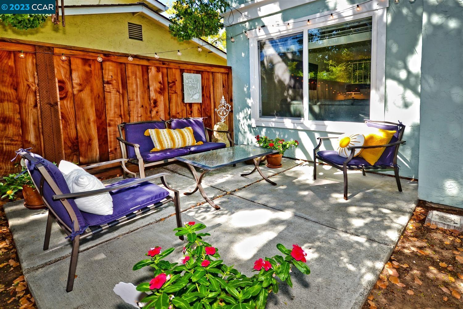 76 Fountainhead Ct