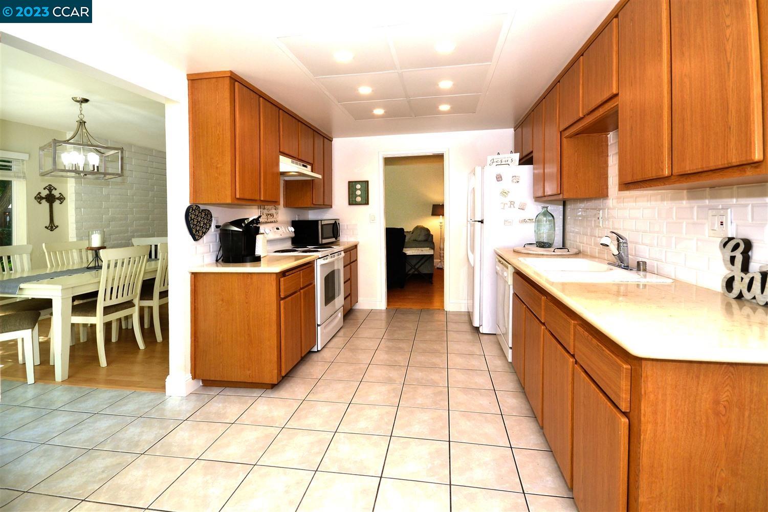 76 Fountainhead Ct