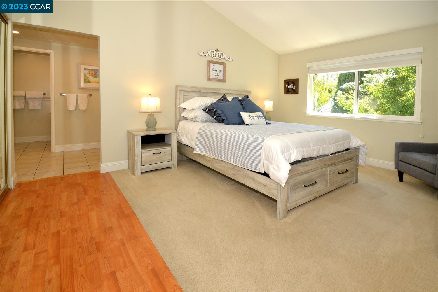76 Fountainhead Ct