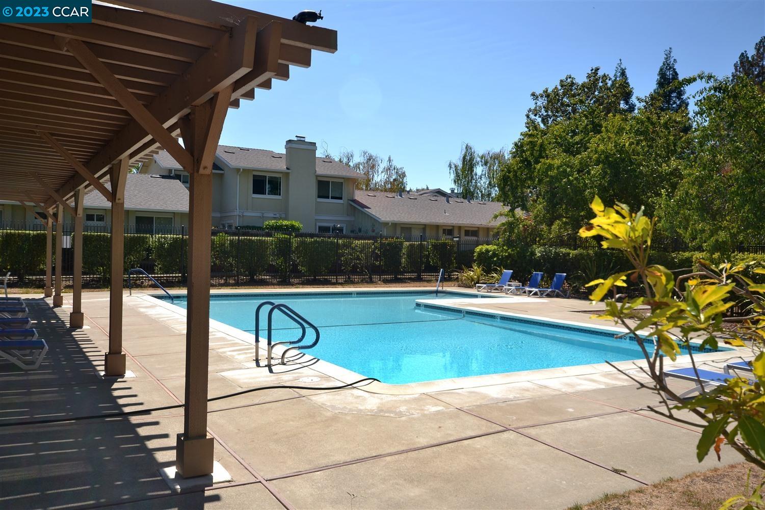 76 Fountainhead Ct