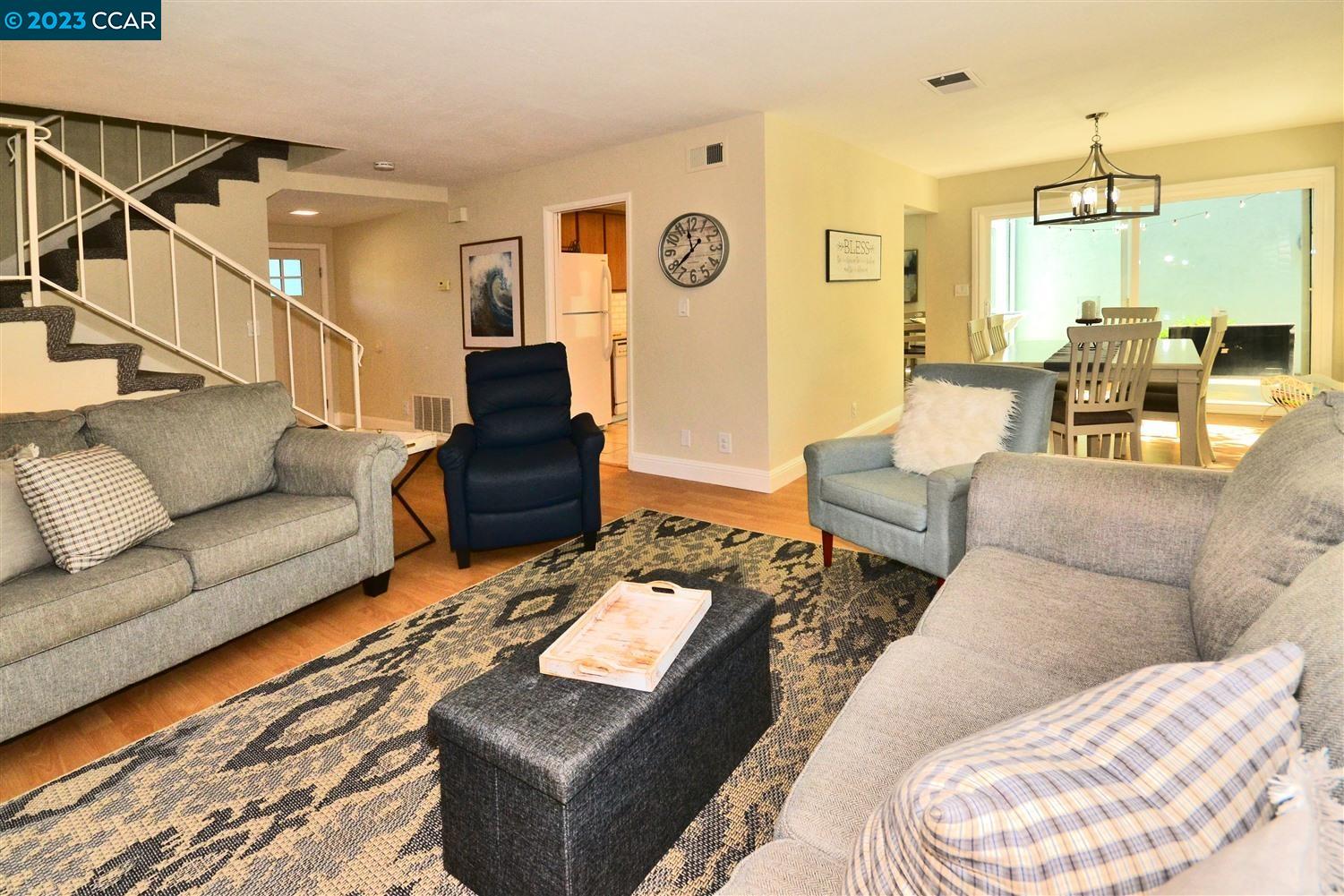 76 Fountainhead Ct