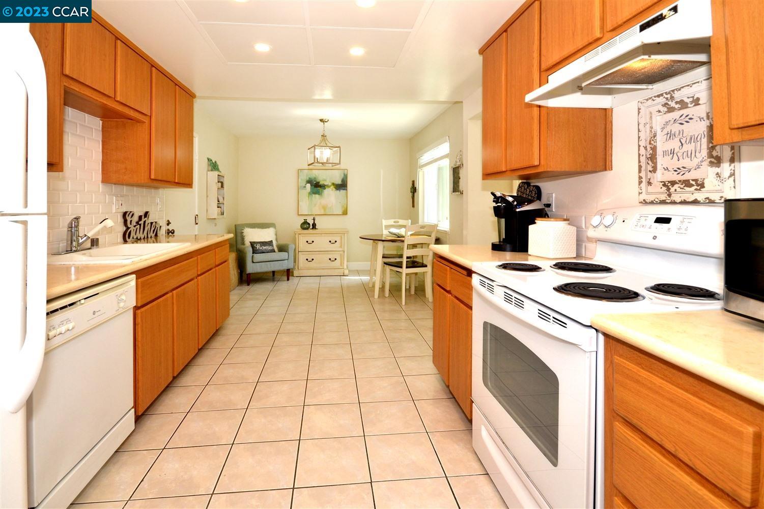 76 Fountainhead Ct