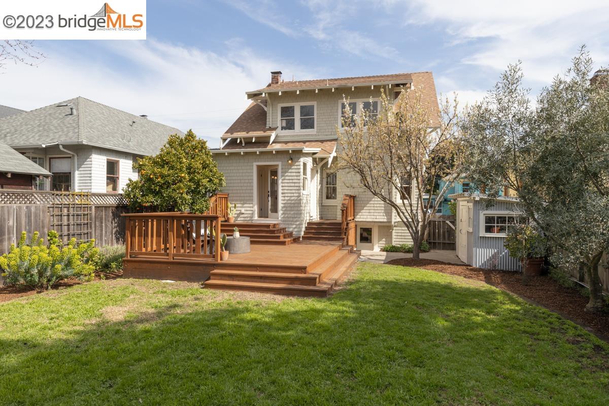 853 Oak St