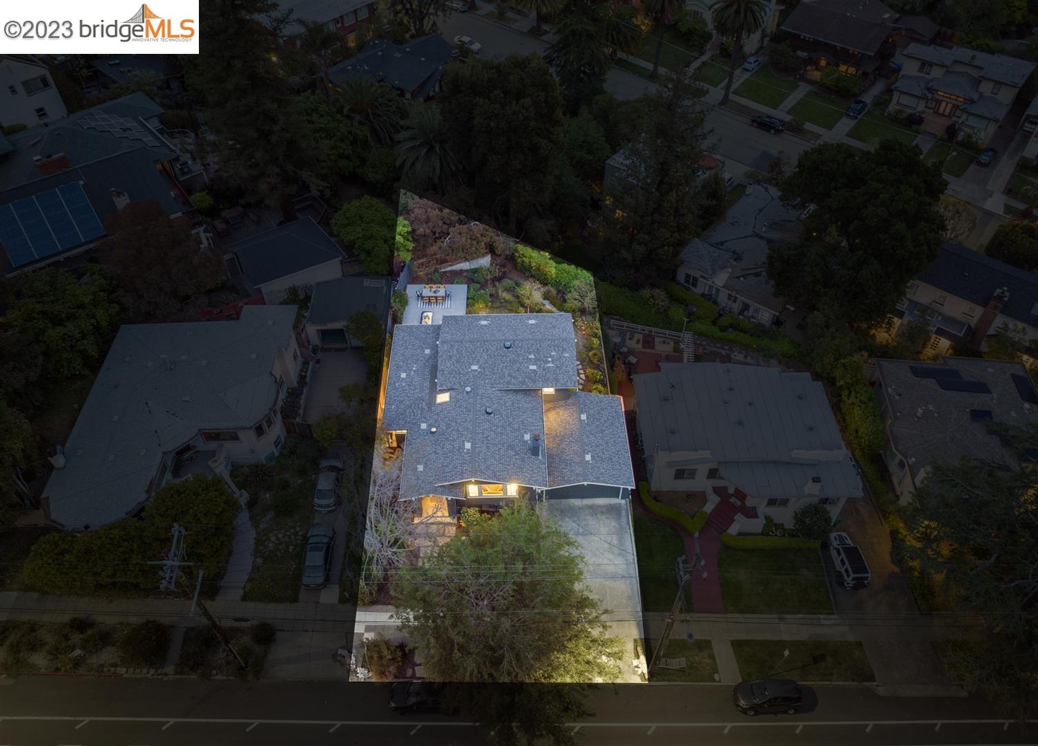 5844 Broadway