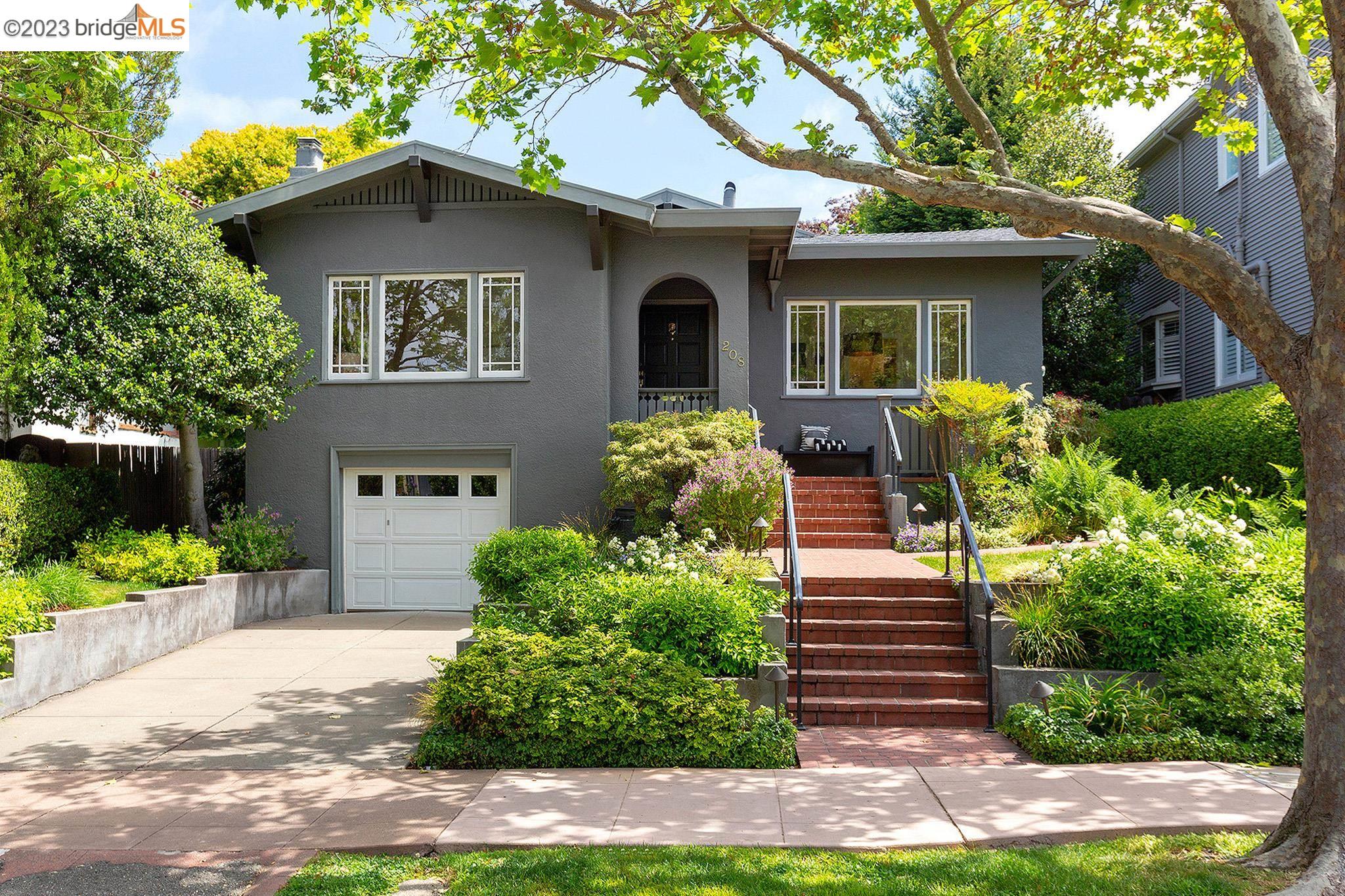 208 Highland Ave