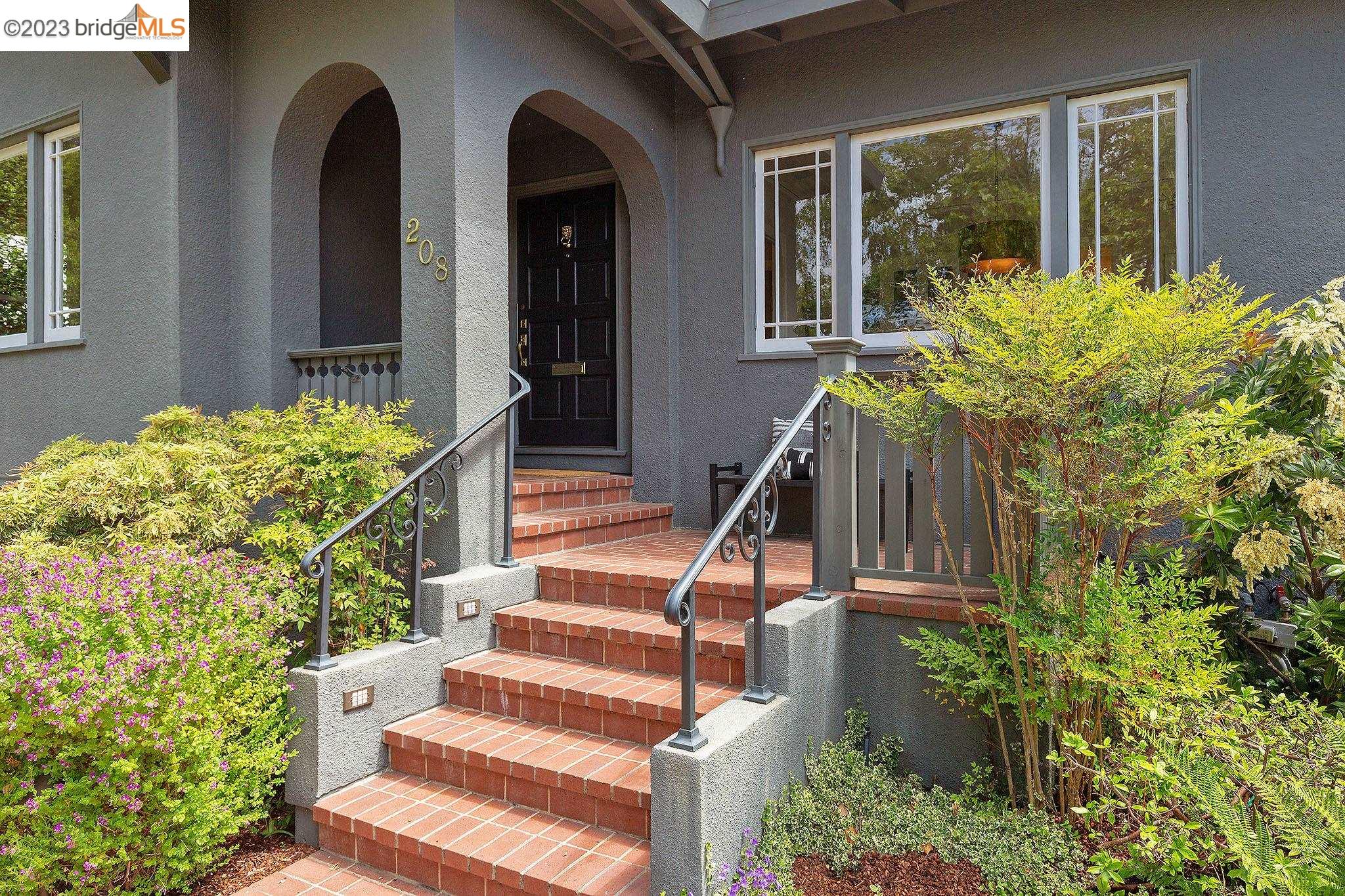 208 Highland Ave