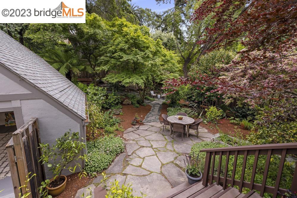 1221 Trestle Glen Road