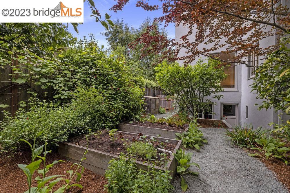 1221 Trestle Glen Road