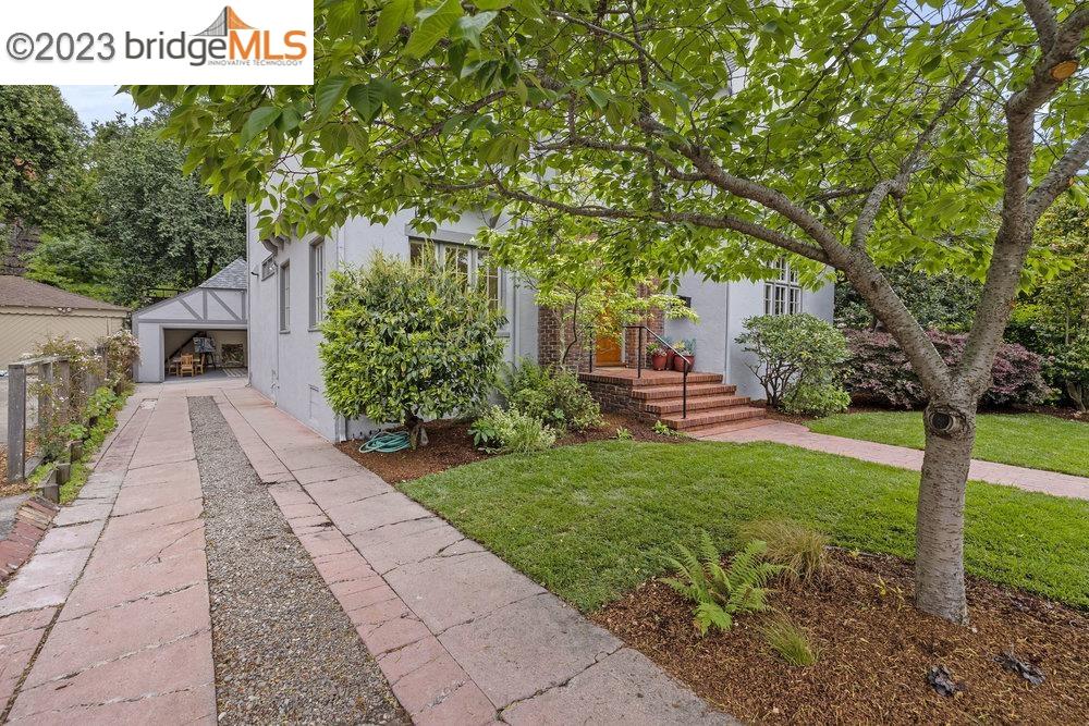 1221 Trestle Glen Road