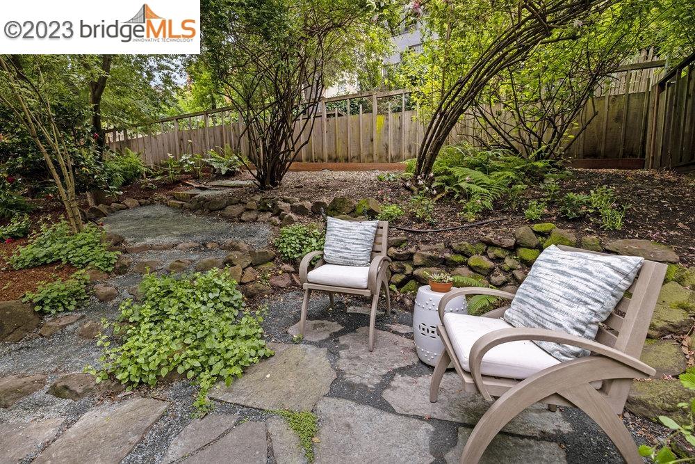 1221 Trestle Glen Road