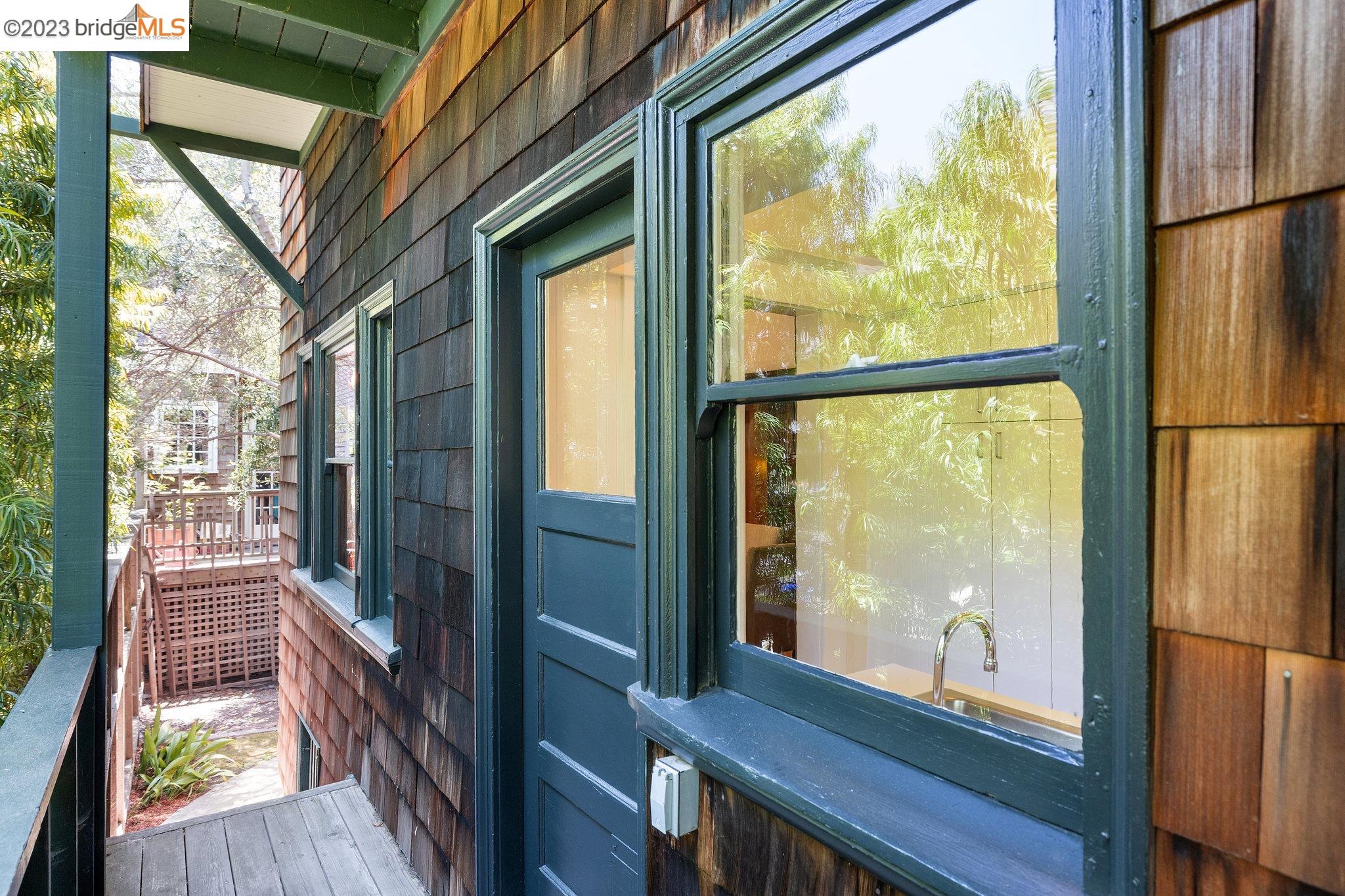 2827 Piedmont Ave