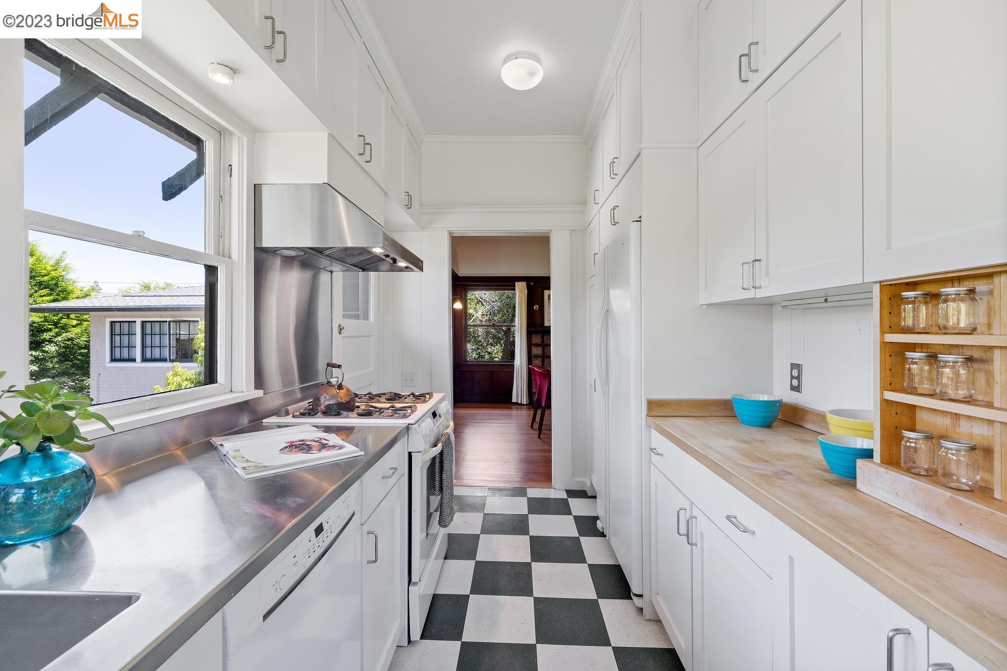 2827 Piedmont Ave