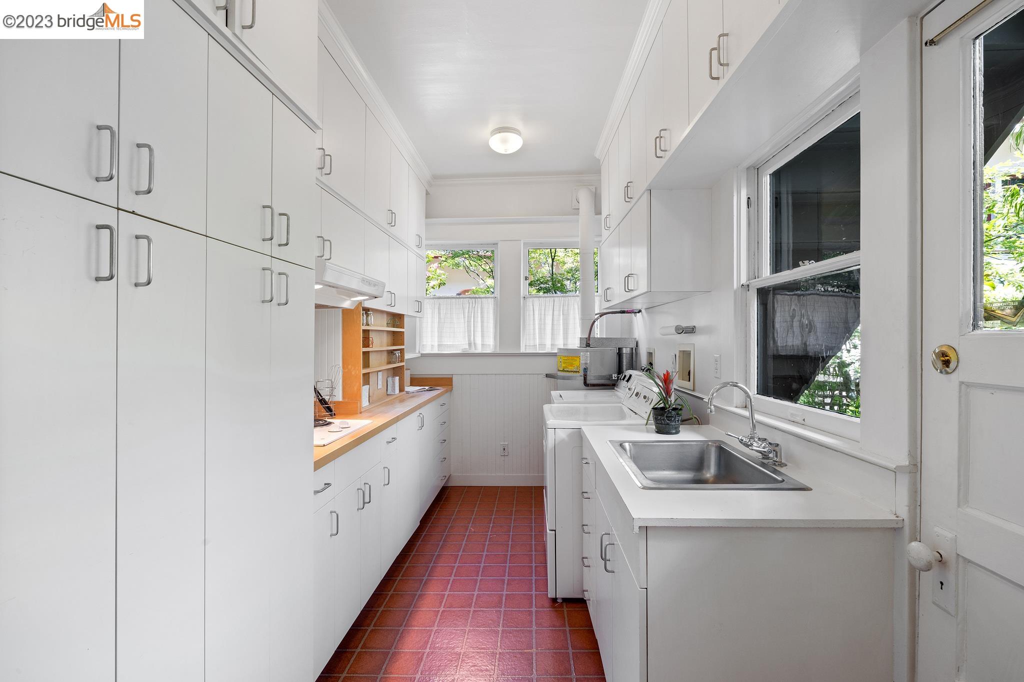 2827 Piedmont Ave