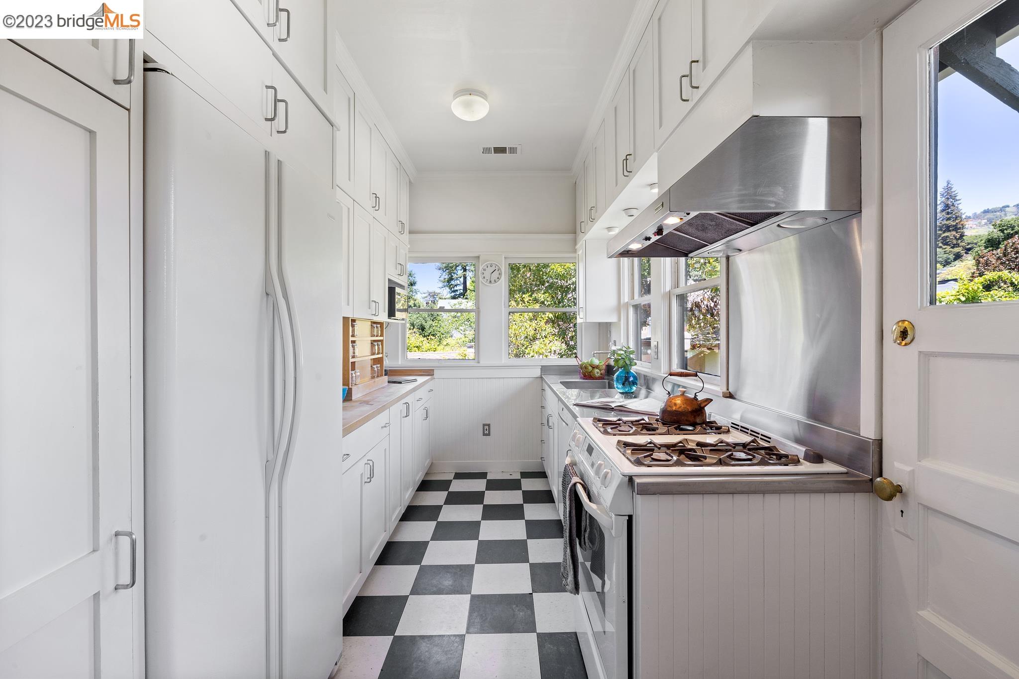 2827 Piedmont Ave