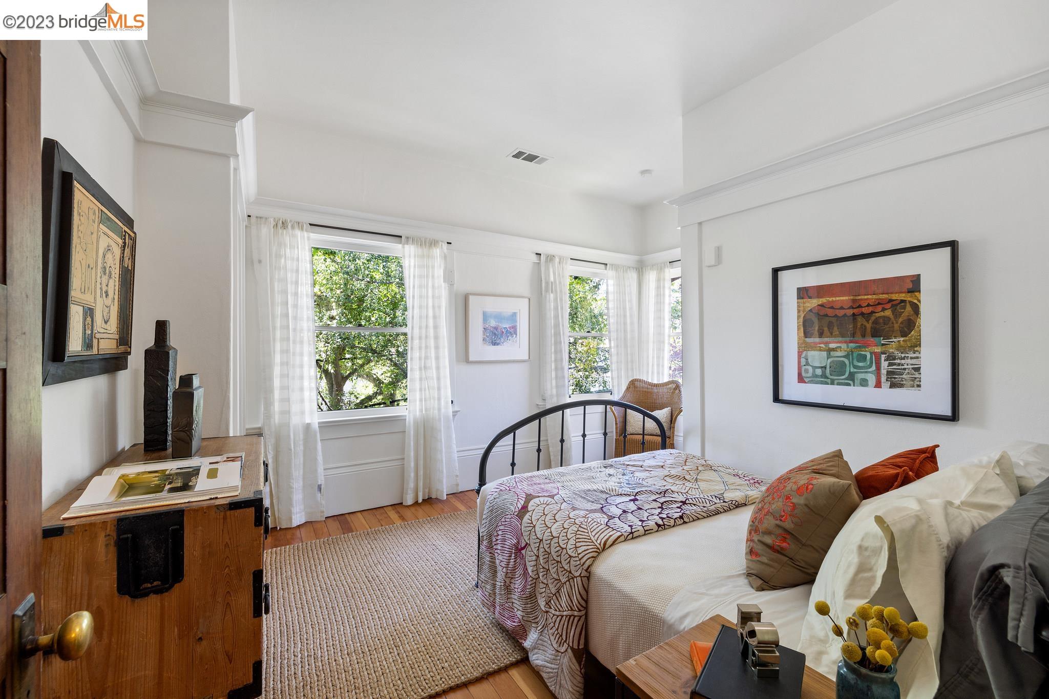2827 Piedmont Ave