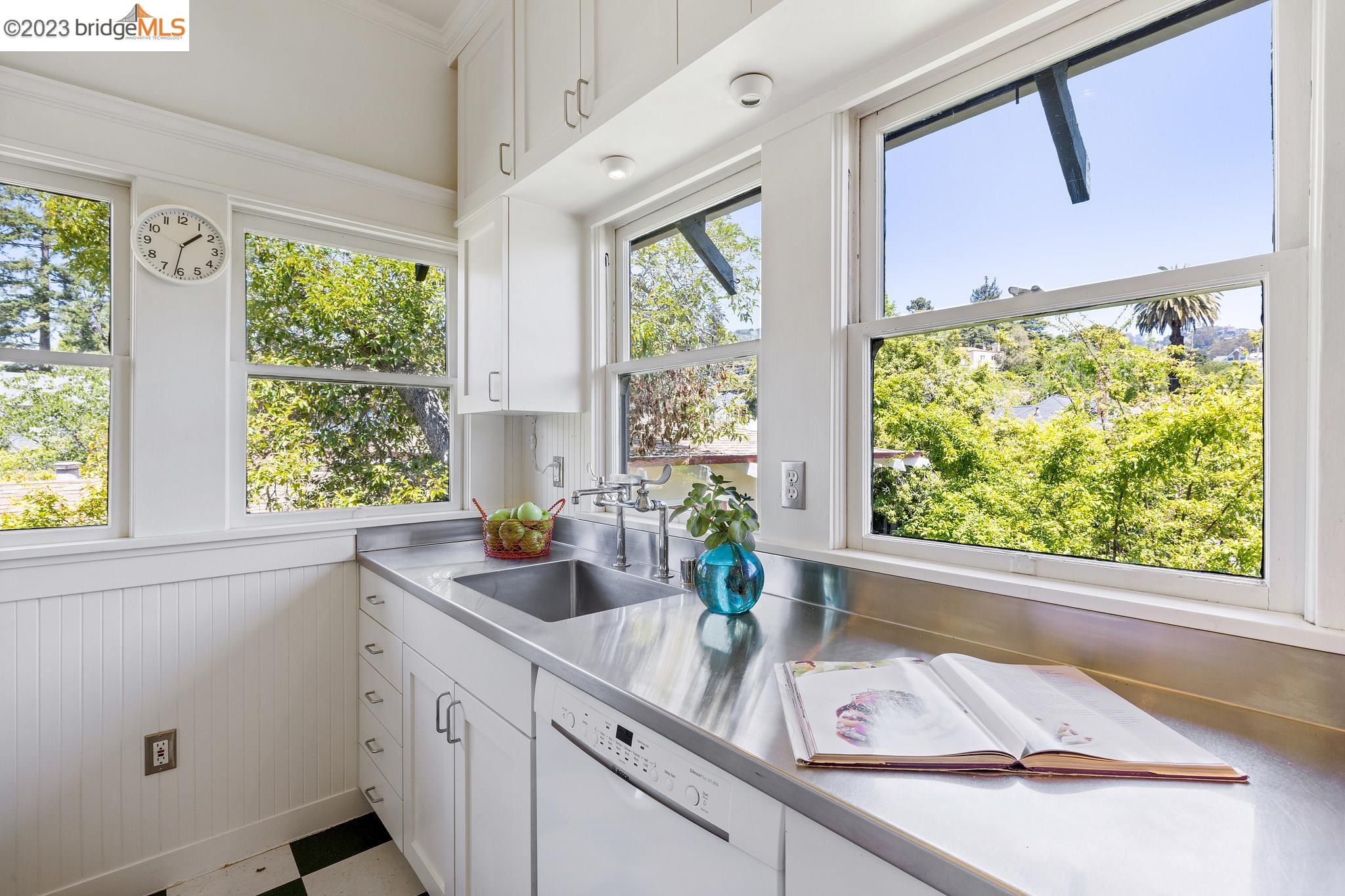 2827 Piedmont Ave