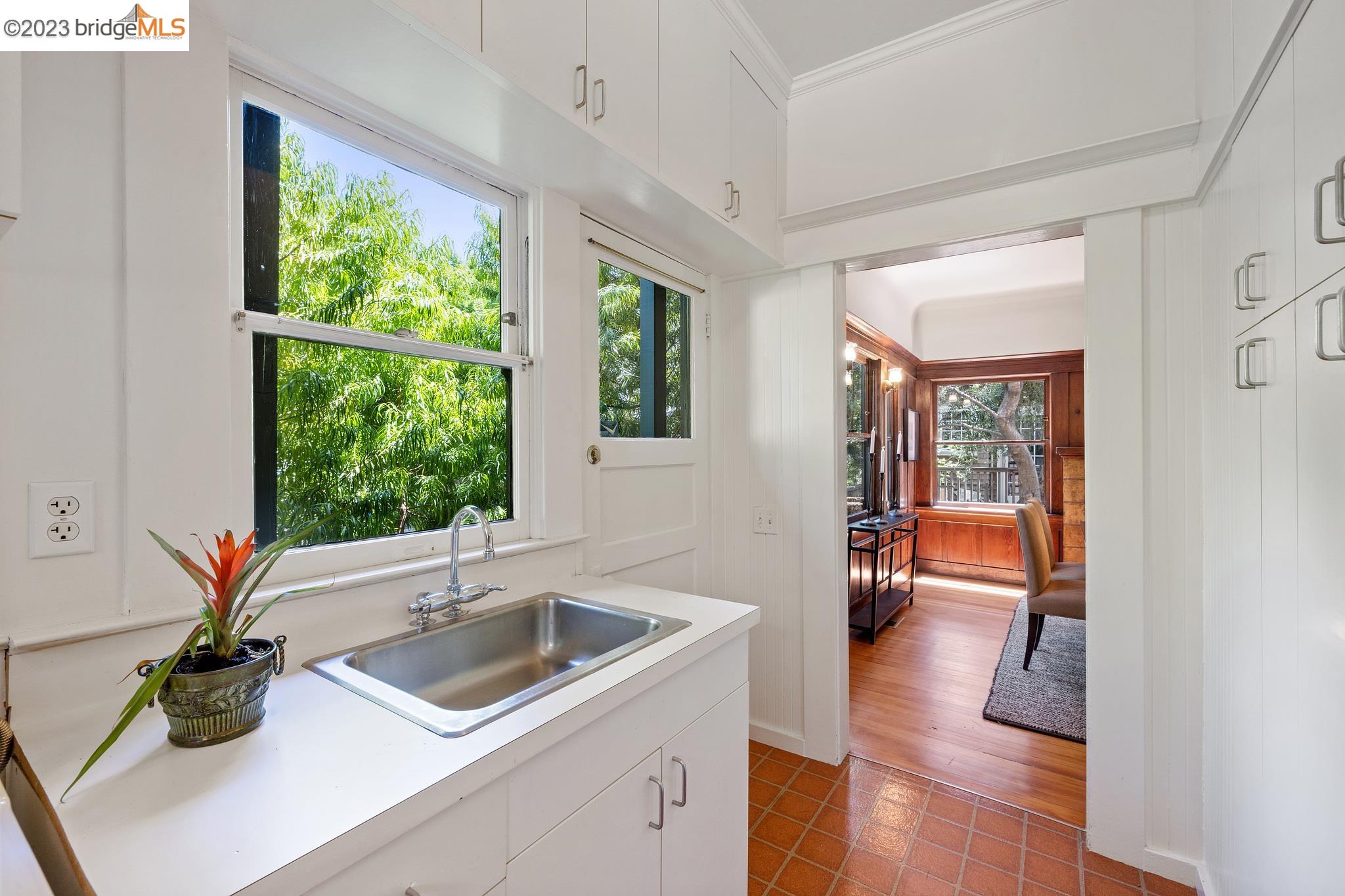 2827 Piedmont Ave