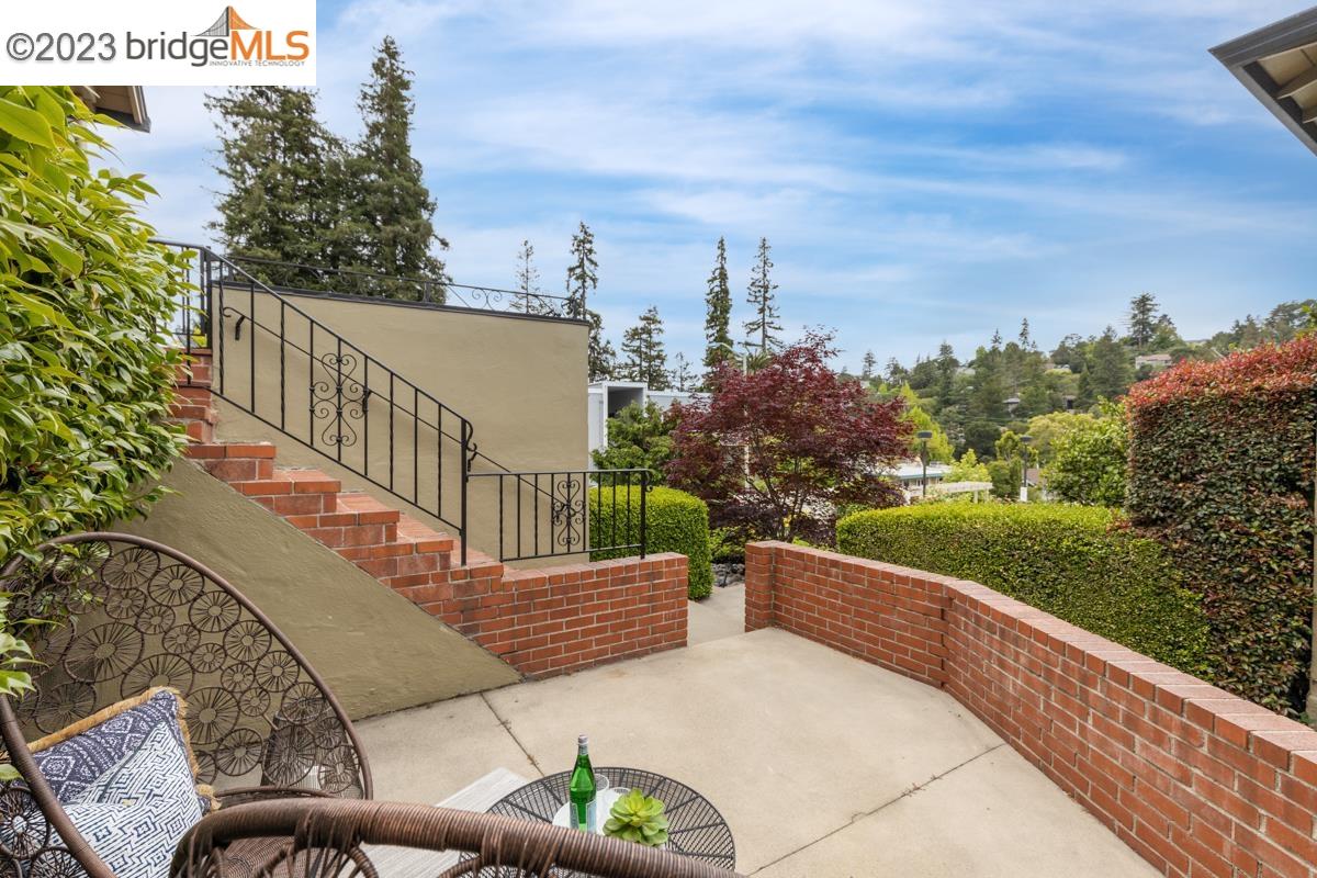 6261 Merced Ave