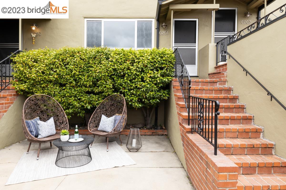6261 Merced Ave